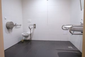 Toaleta dostosowana do potrzeb osób z niepełnosprawościami